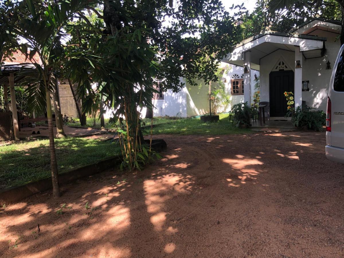 Sylvester Villa Hostel Negombo Buitenkant foto