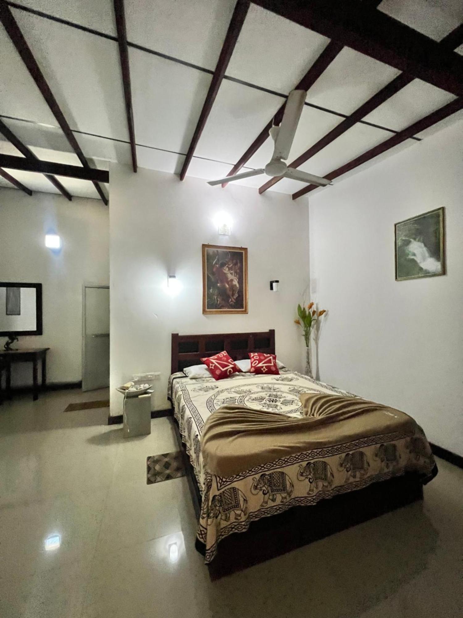 Sylvester Villa Hostel Negombo Buitenkant foto