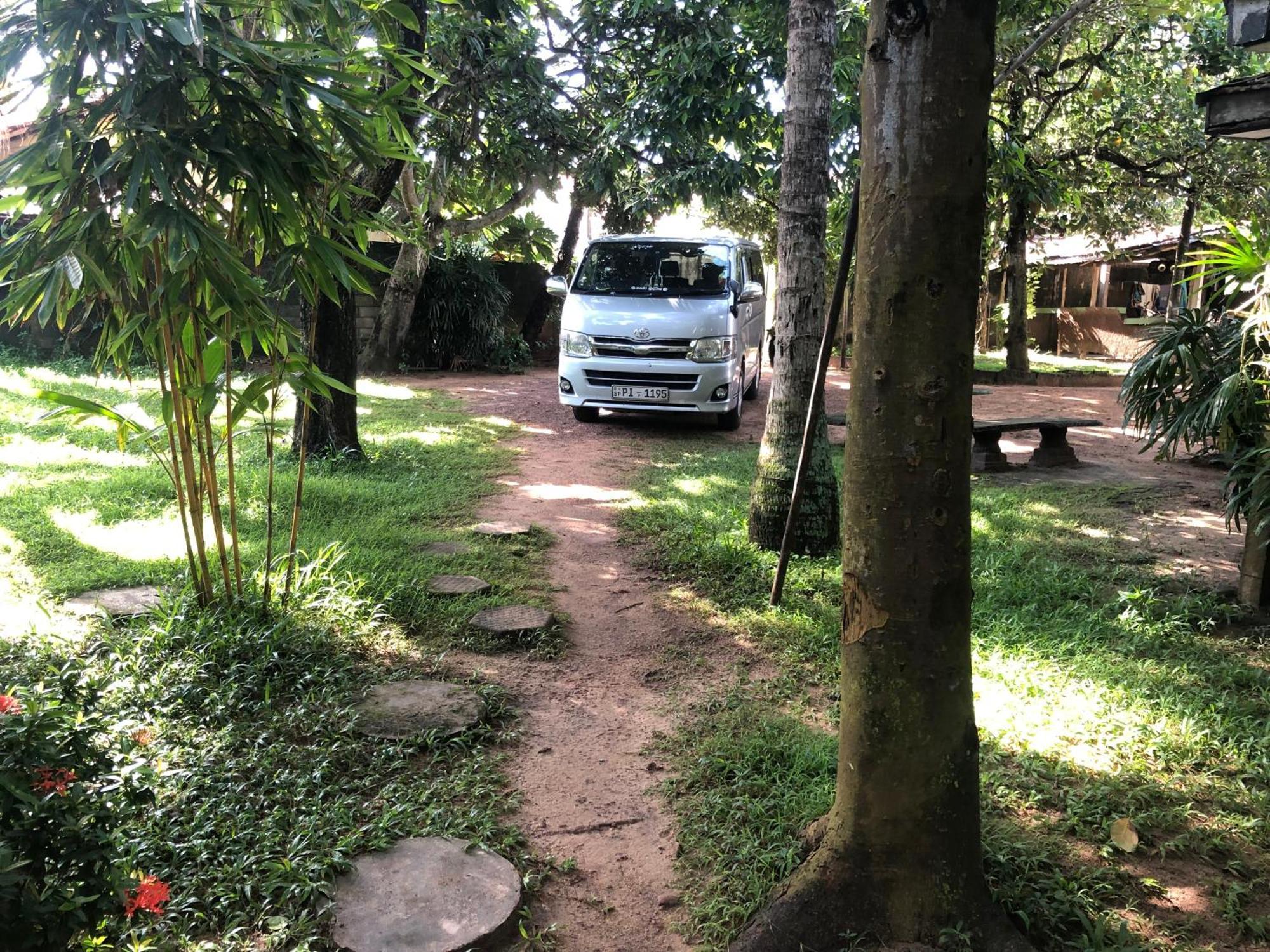 Sylvester Villa Hostel Negombo Buitenkant foto